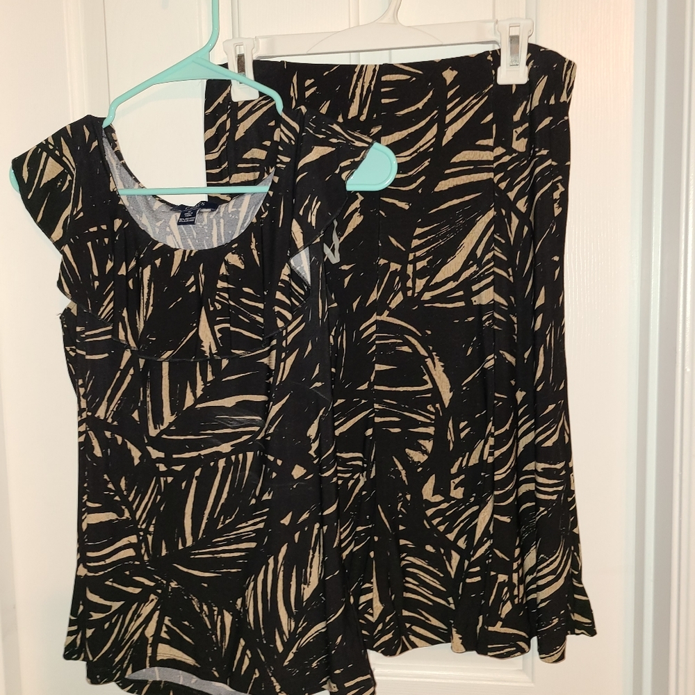 Chaps medium skirt blose set